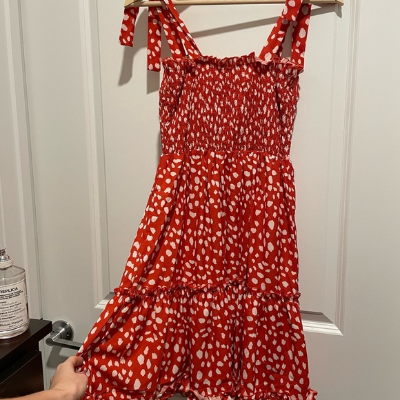 Brand new, flowy and flirty dress, size S. Stretchy. - Picture 3 of 5